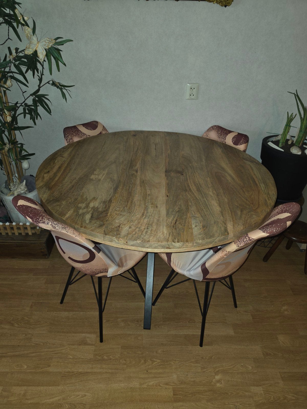 Te koop ronde eettafel Mangohout, Rond, Zo goed als nieuw, Vier personen, Ophalen