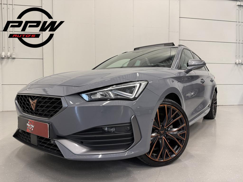 CUPRA Leon Sportstourer 1.4 e-Hybrid VZ Copper Edit. PANO/19, Auto's, Cupra, 77 km/l, Gebruikt, Zwart, 4 cilinders