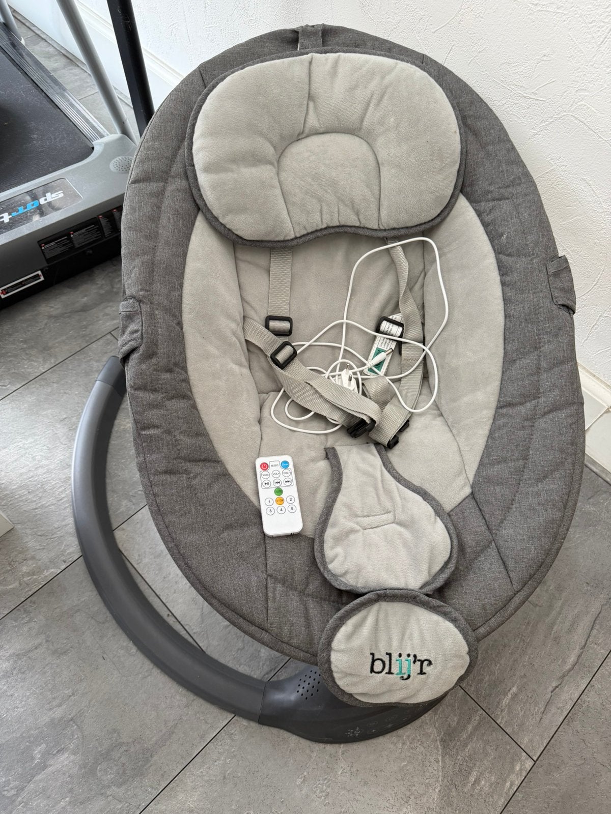Baby swing-elektrische Babyschommel, Kinderen en Baby's, Wipstoeltjes, Ophalen, Zo goed als nieuw