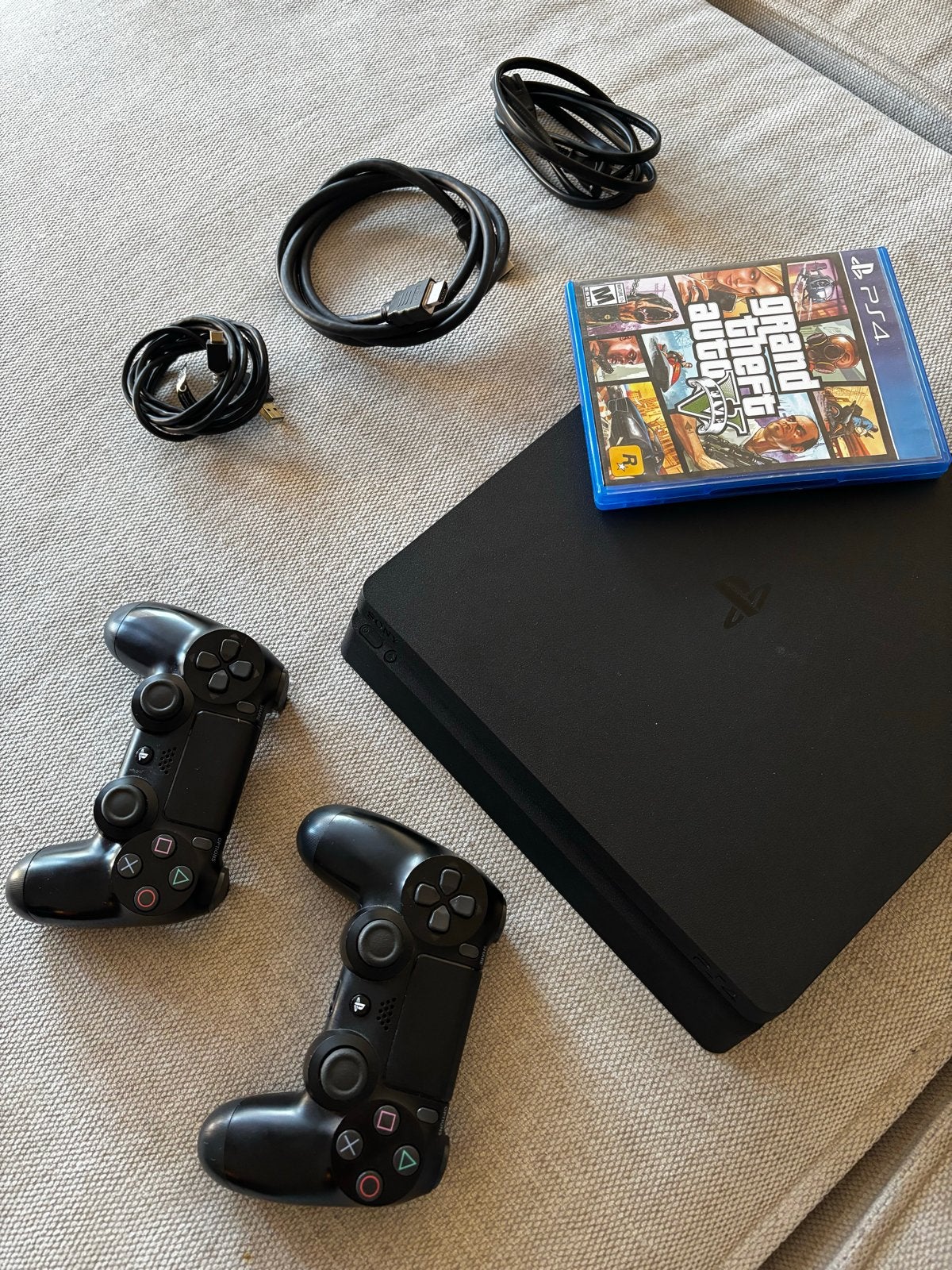 PlayStation 4 Slim 1TB tweedehands met 2 controllers en spel, Met 2 controllers, Ophalen of Verzenden, Zo goed als nieuw, Slim