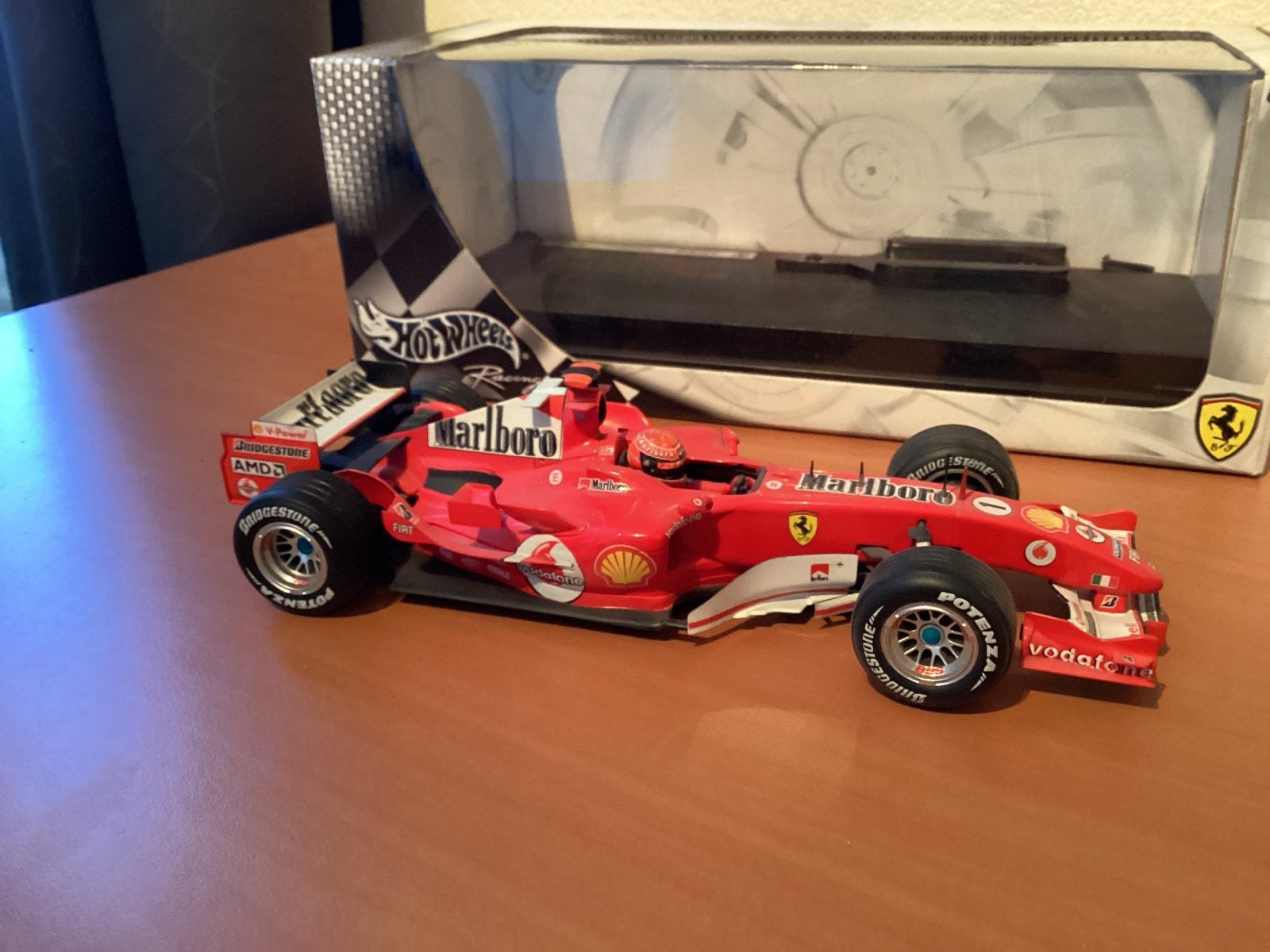 Hot Wheels Ferrari F1 F2005.  1:18 - Michael Schumacher, Ophalen of Verzenden, Zo goed als nieuw, Auto, Hot Wheels