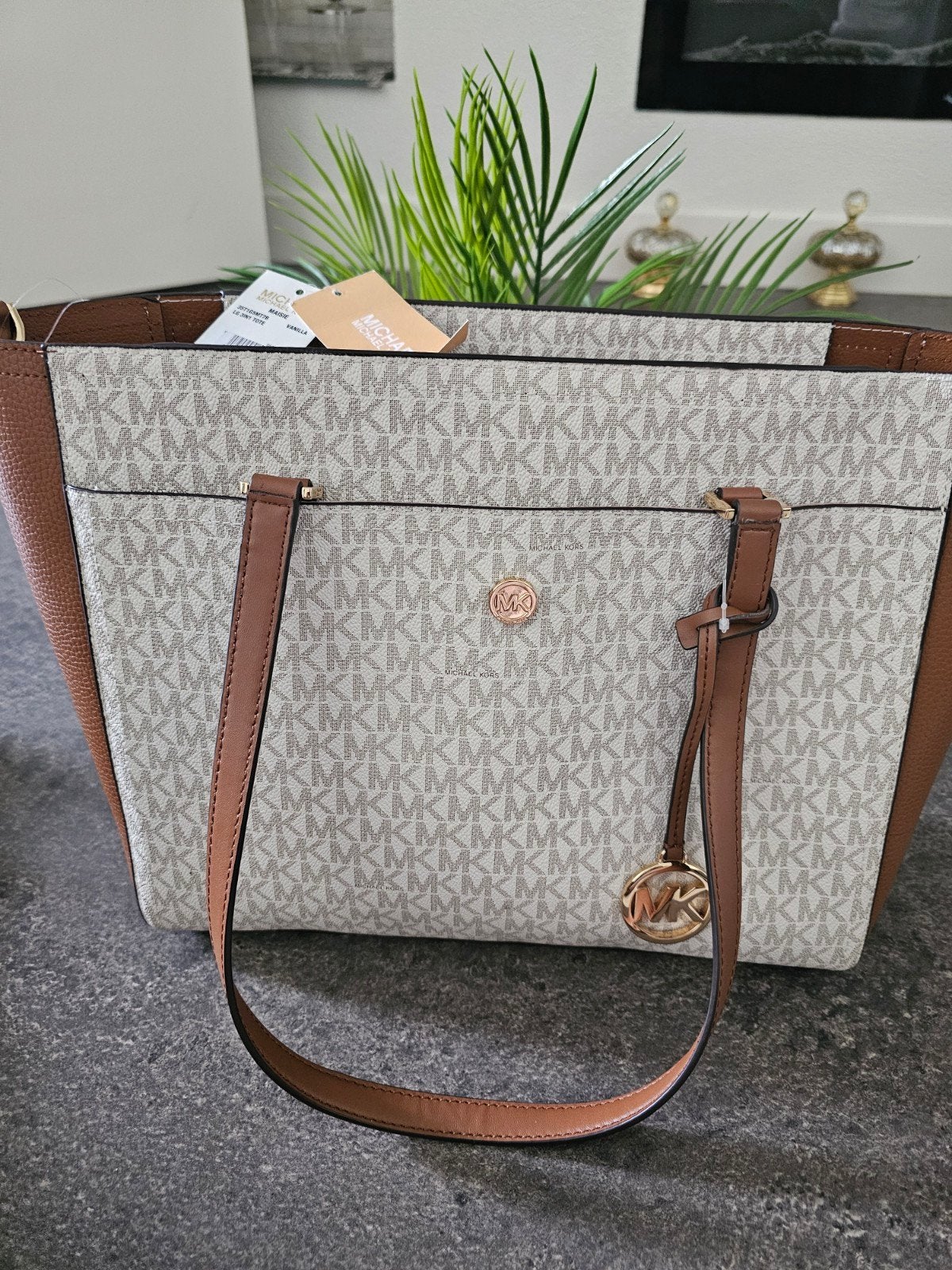 Michael Kors Maisie 2-in-1 Tote Vanilla, Sieraden, Tassen en Uiterlijk, Tassen | Damestassen, Ophalen of Verzenden, Nieuw, Beige