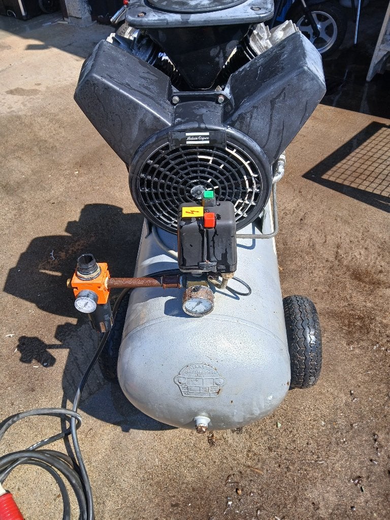 Atlas Copco Compressor 380V, Ophalen, Gebruikt, 6 tot 10 bar, Minder dan 200 liter/min