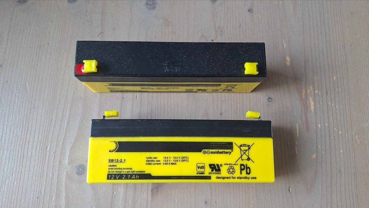 12 v sun 2 stuks batterijen voor opladen en ontladen 1 koop, Ophalen, Zo goed als nieuw