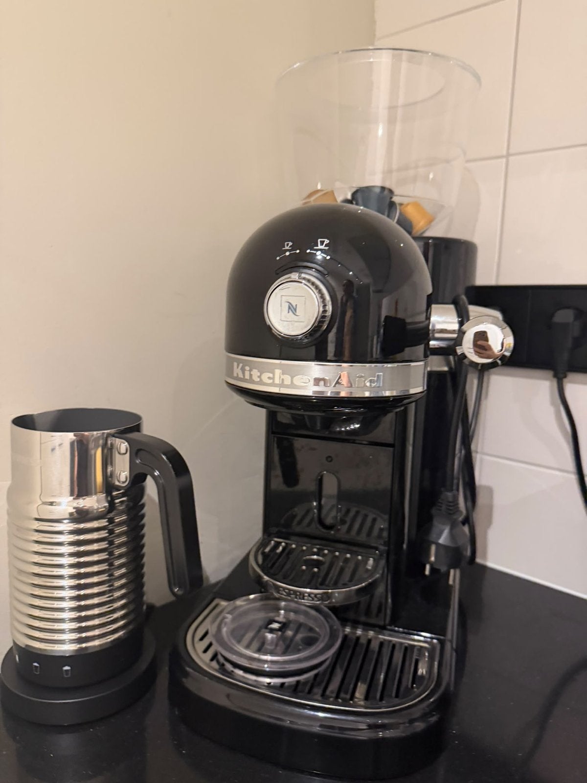 KitchenAid Nespresso Espressomachine met melkopschuimer, Espresso apparaat, Ophalen of Verzenden, Zo goed als nieuw, 1 kopje
