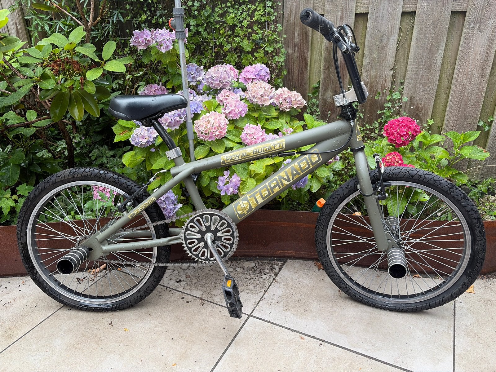 Tornado Royal Bugatti 20 inch BMX fiets, Fietsen en Brommers, Fietsen | Crossfietsen en BMX, Ophalen, Staal, Velgrem, Voetsteunen