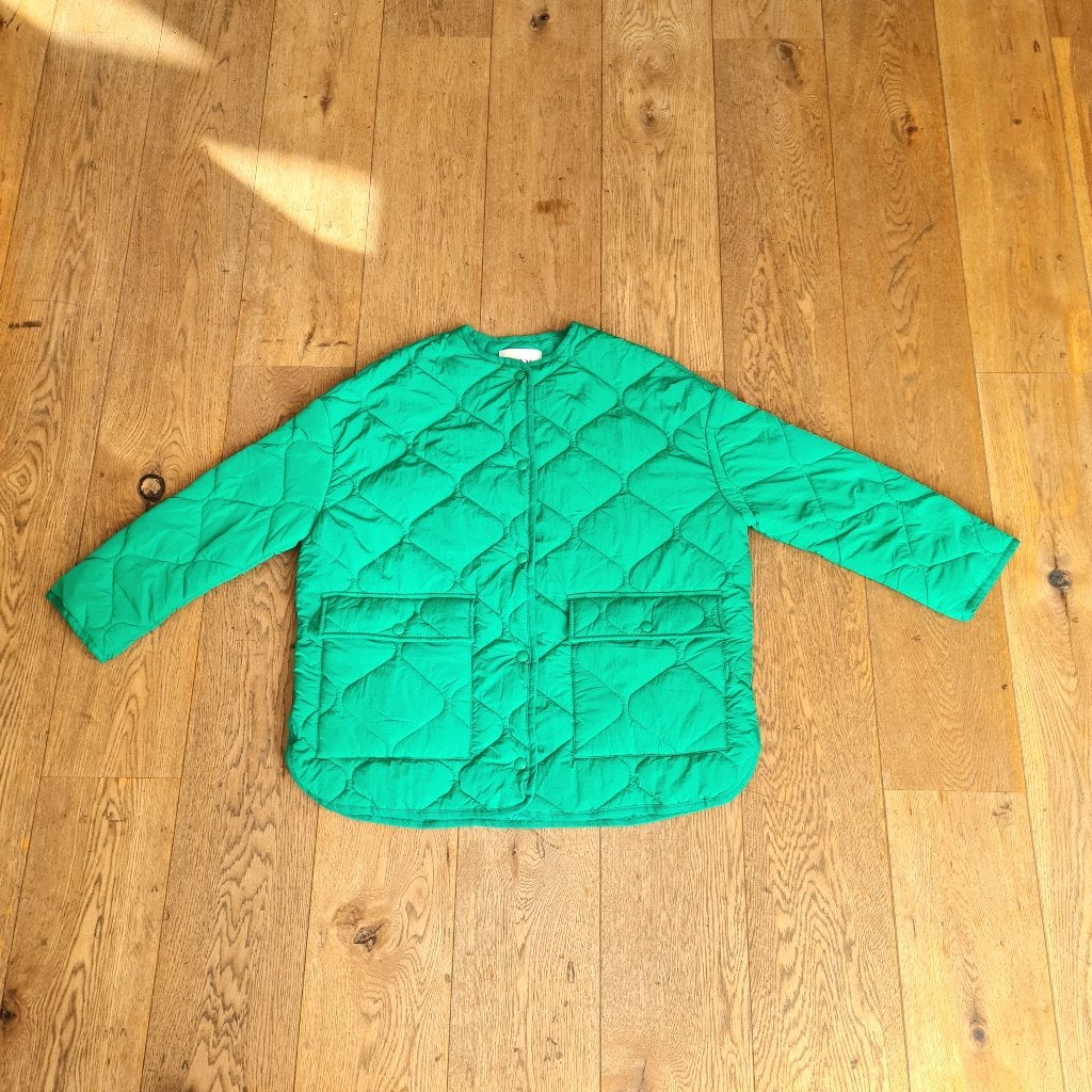 Felgroene, doorgestikte Zara-jas met knopen en zakken, Kleding | Dames, Zara, Ophalen of Verzenden, Maat 36 (S), Gedragen