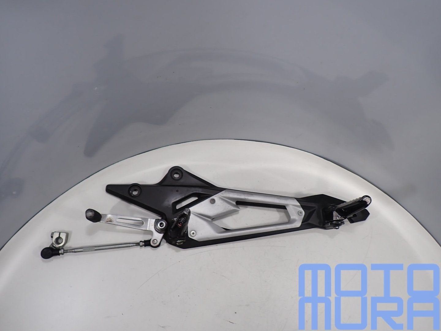 Voetsteun links voor de Kawasaki Z800 2012 - 2016 Z 800 link, Gebruikt, -, -, Ophalen of Verzenden