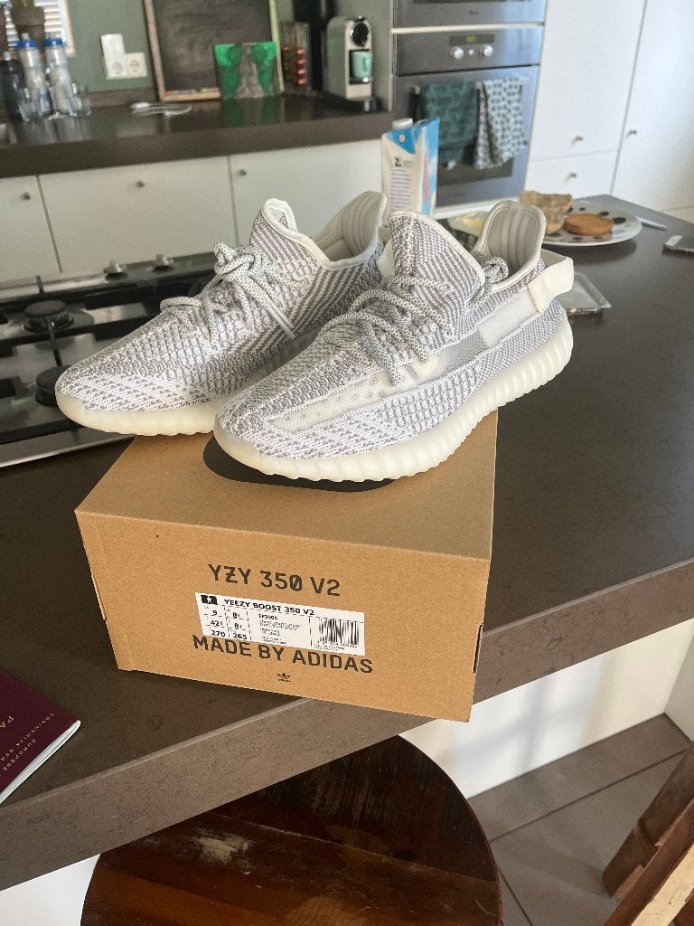 Adidas Yeezy 350 v2 Static Non Reflective -  42 2/3, Wit, Nieuw, Ophalen of Verzenden, Sneakers of Gympen