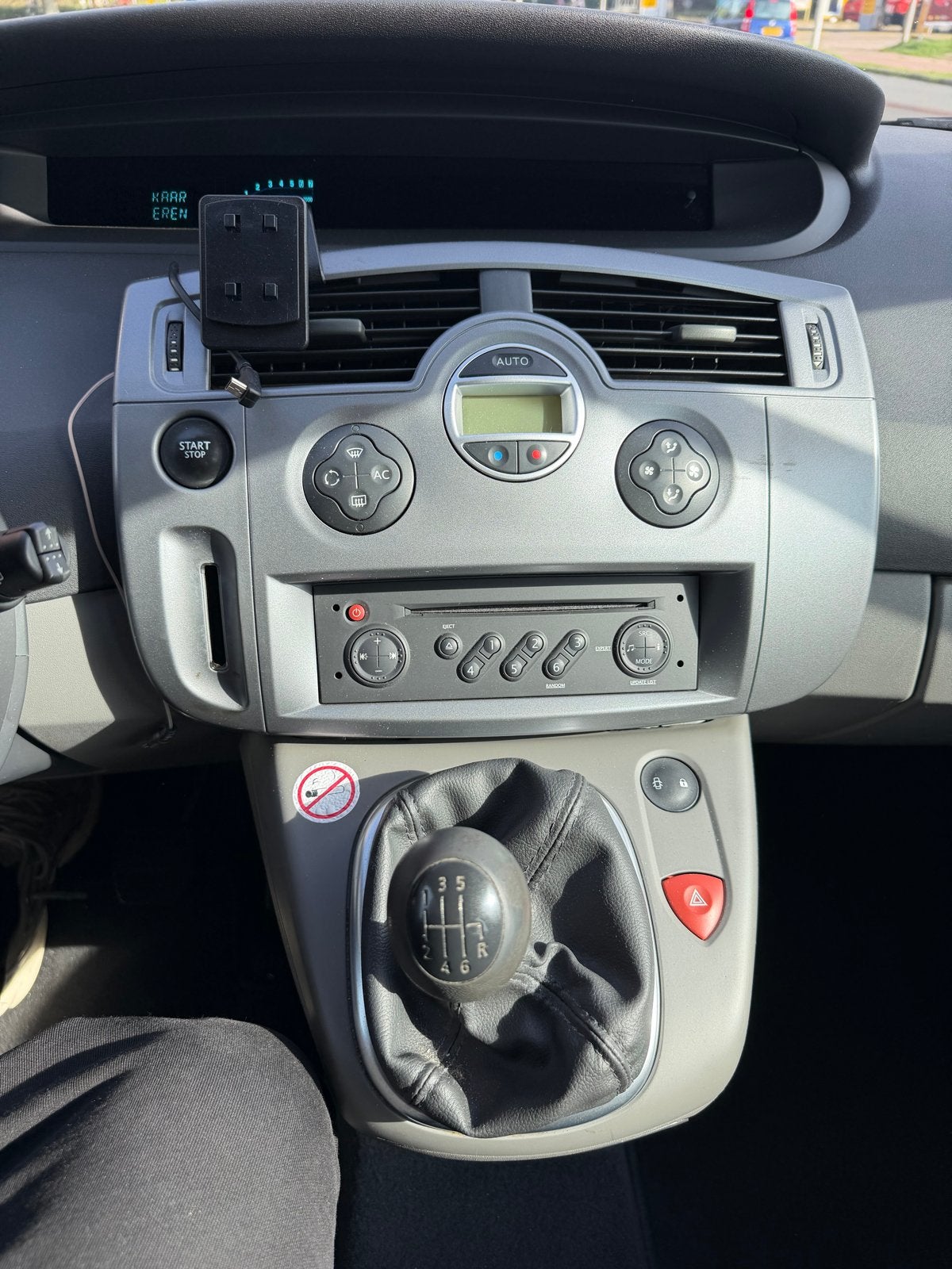Foto 7 van Renault Scénic 2.0 16V 99KW 2007 Zwart