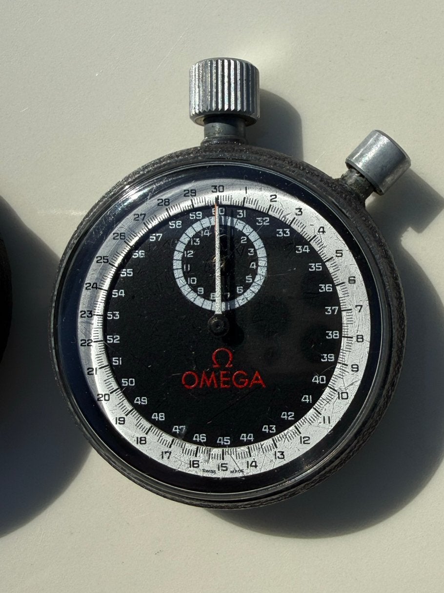 Vintage Omega Stopwatch (Swiss Made) met rubberen hoes, Sieraden, Tassen en Uiterlijk, Horloges | Antiek, Overige materialen, Zakhorloge