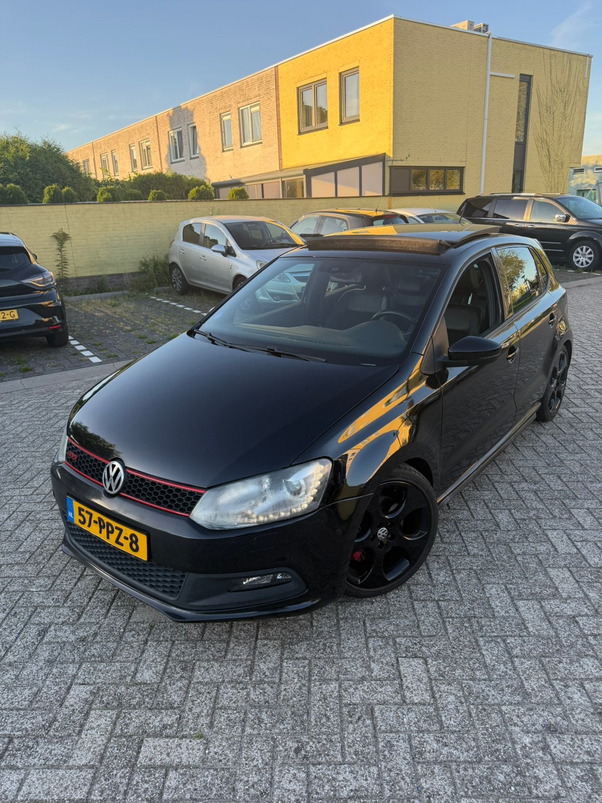 Volkswagen polo gti 1.4, Auto's, Zwart, 4 cilinders, 179 pk, Alcantara