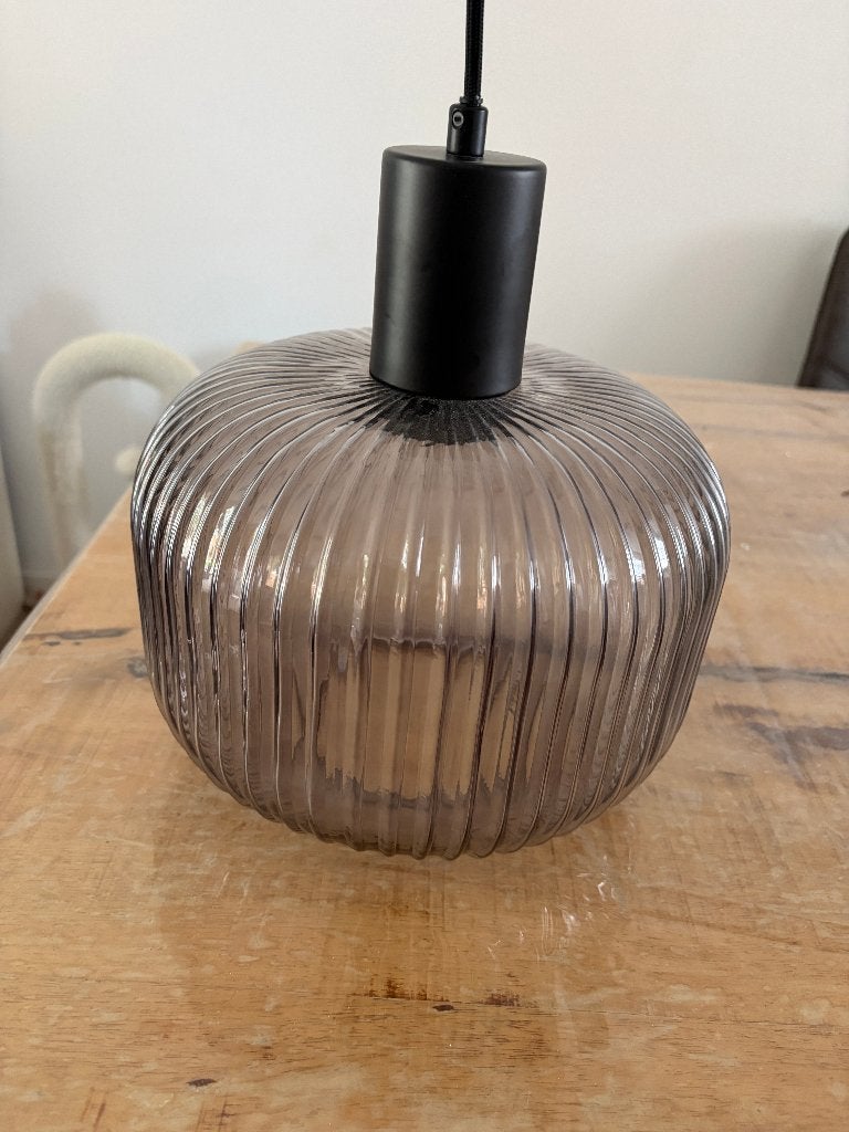 Hanglamp zwart met geribbeld rookglas, Ophalen, Zo goed als nieuw, Glas, E27 (groot)