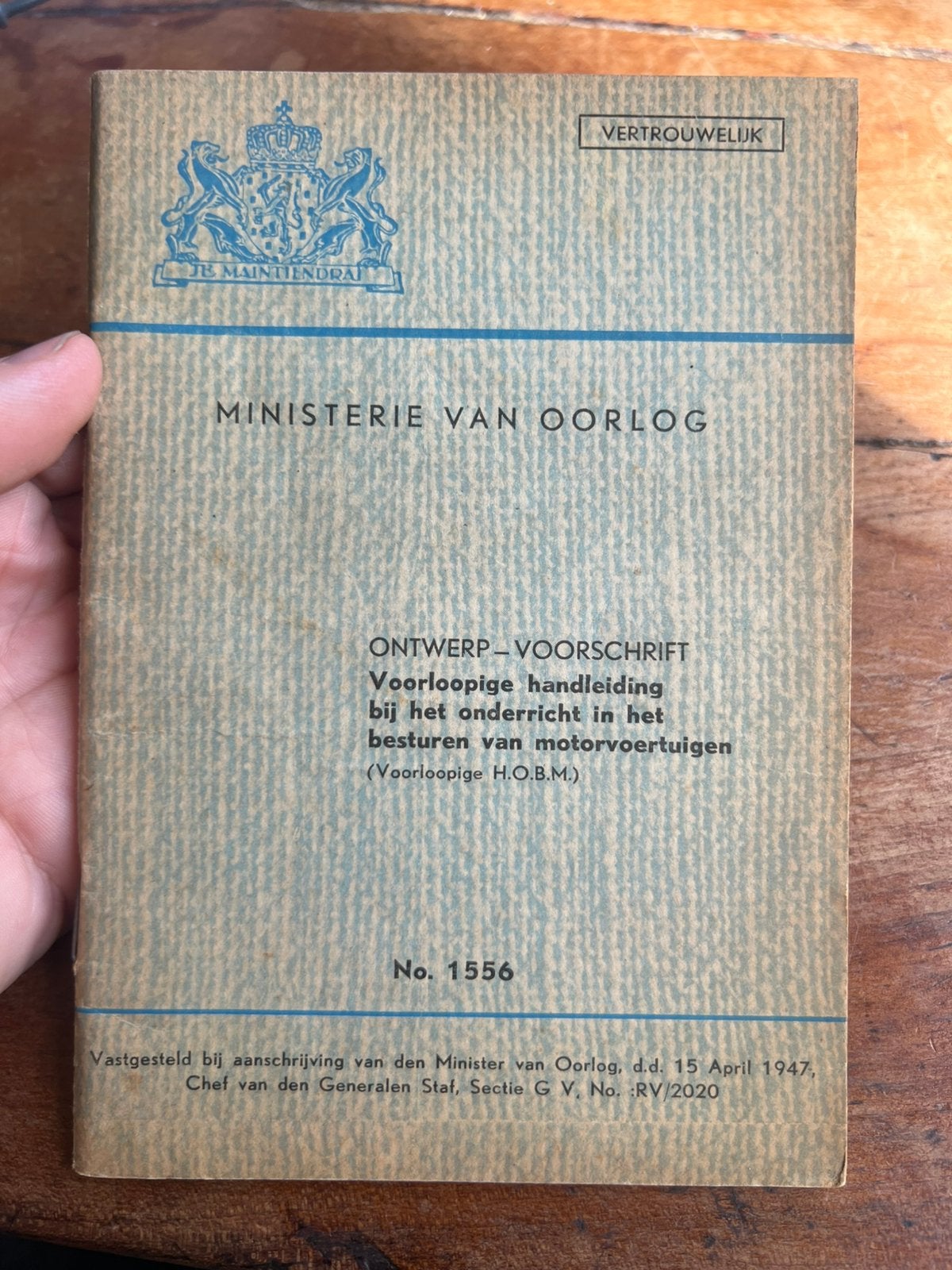 KL KNIL Voorschrift Chauffeur Motorvoertuigen AAT 1947, Verzenden, Nederland, Embleem of Badge