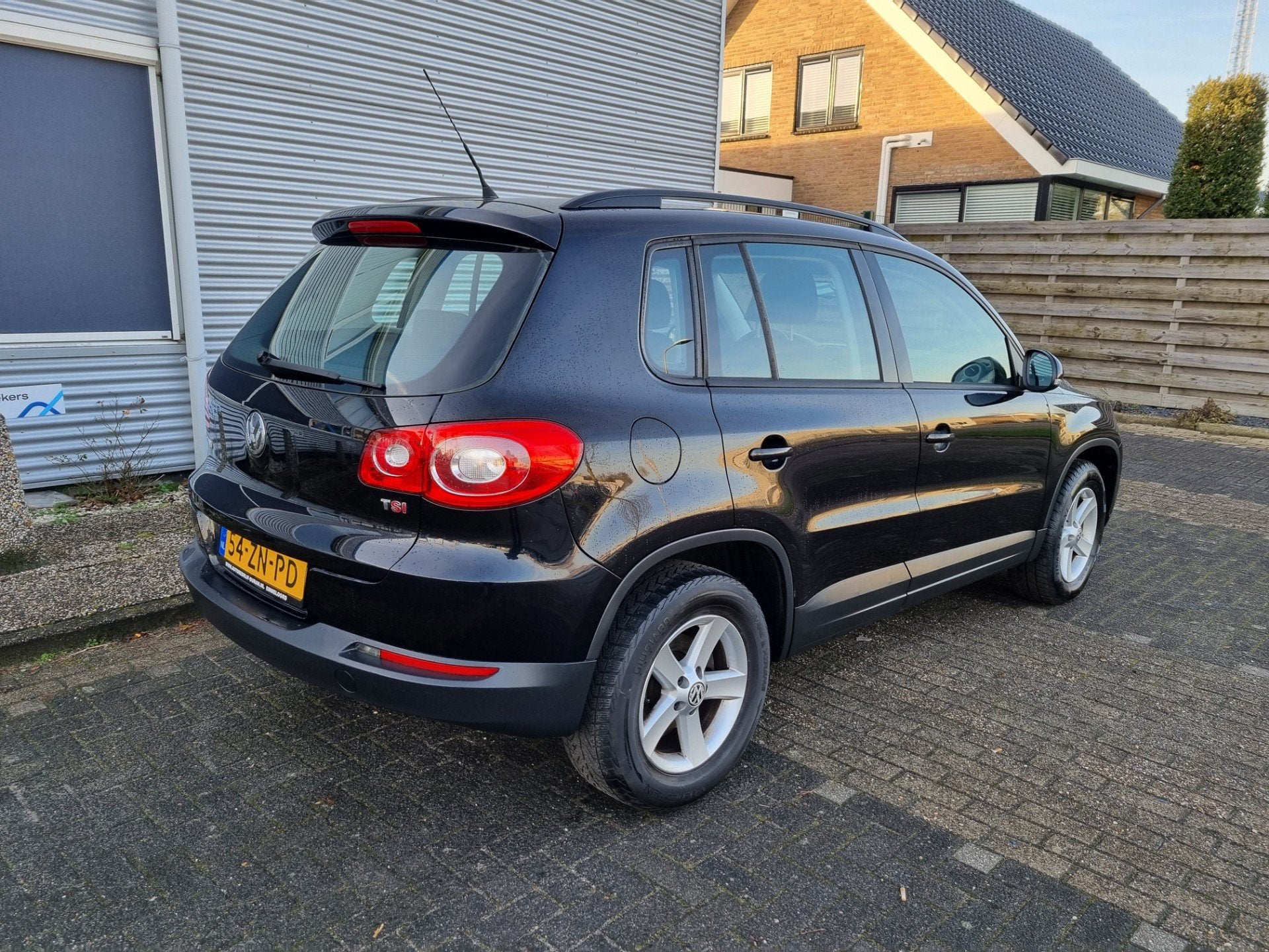 Volkswagen Tiguan 1.4 TSI Comfort&Design 4Motion Clima Bj:20, Gebruikt, 4 cilinders, Zwart, Origineel Nederlands