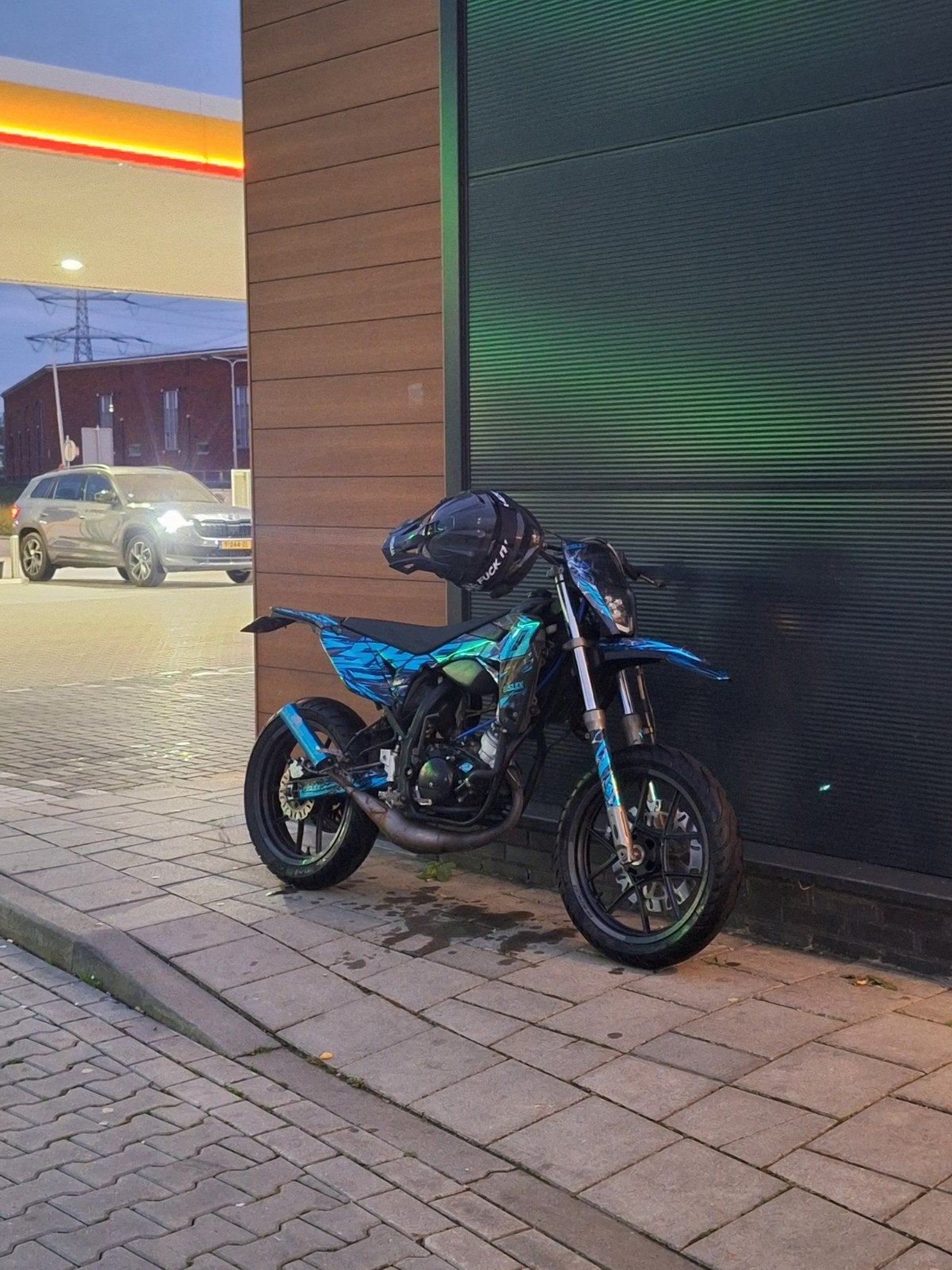 Sherco SM R 50 uit 2023 met custom stickerset (ook te ruil), 6 versnellingen, Gebruikt, 50 cc, Ophalen