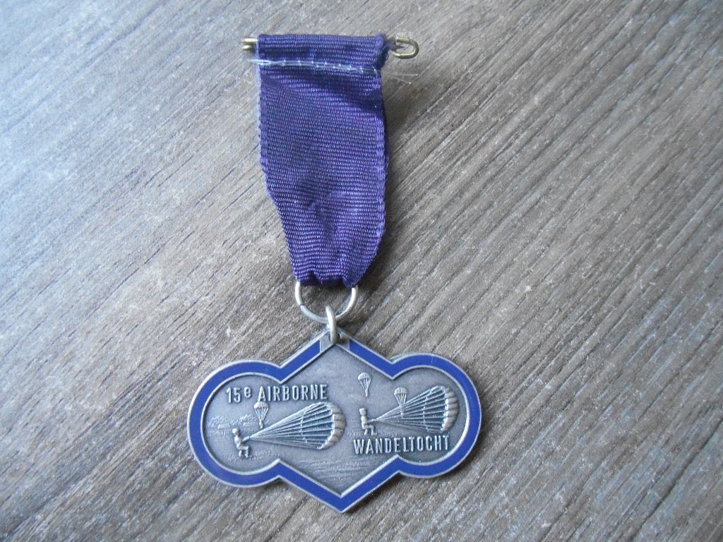 Airborne medaille voor de 15de keer lopen, Ophalen of Verzenden, Landmacht, Nederland, Lintje, Medaille of Wings