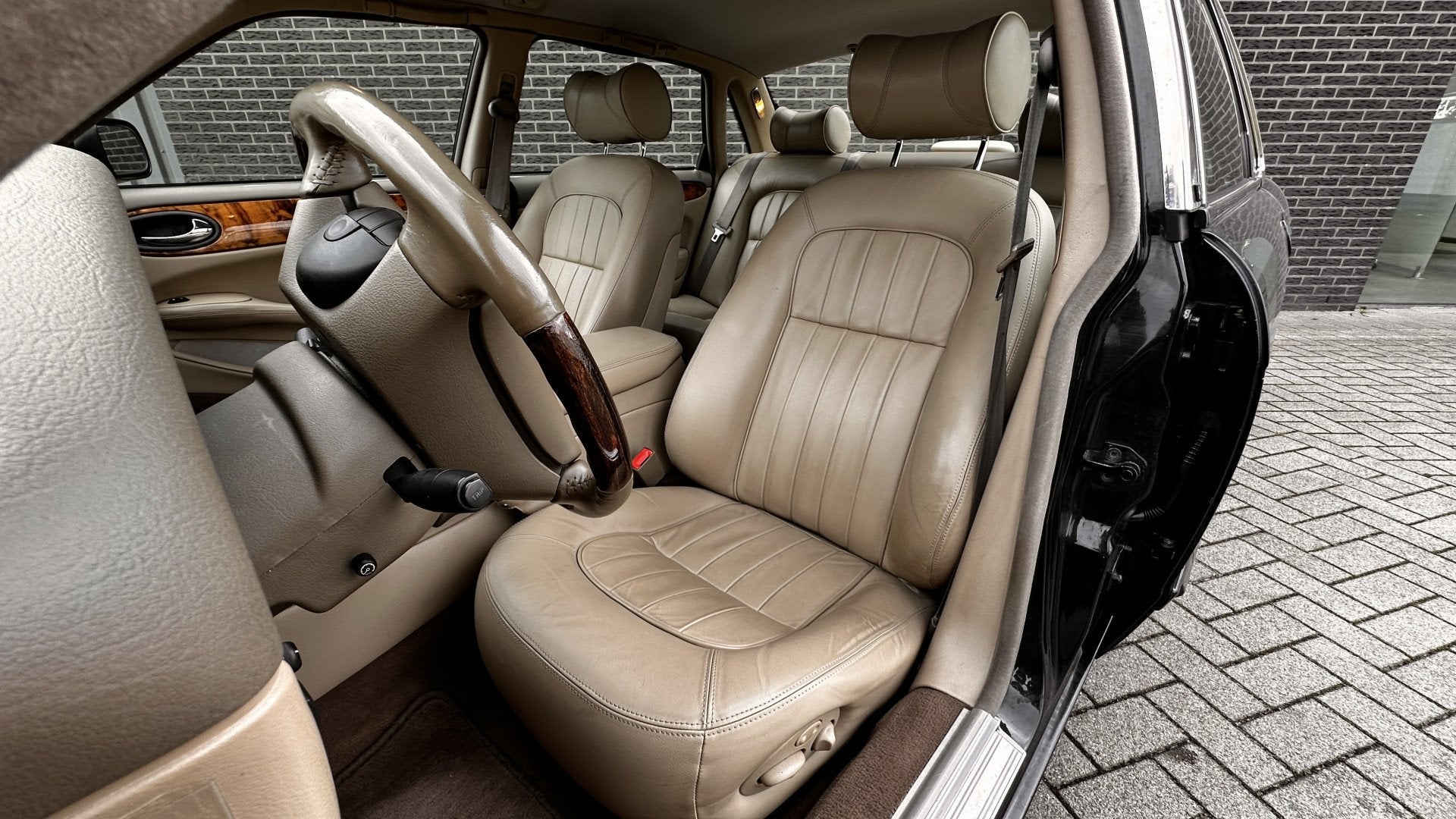 Jaguar XJ 3.2 V8 Sovereign | Orgineel NL | Historie aanwezig, Automaat, Achterwielaandrijving, Beige, Sedan