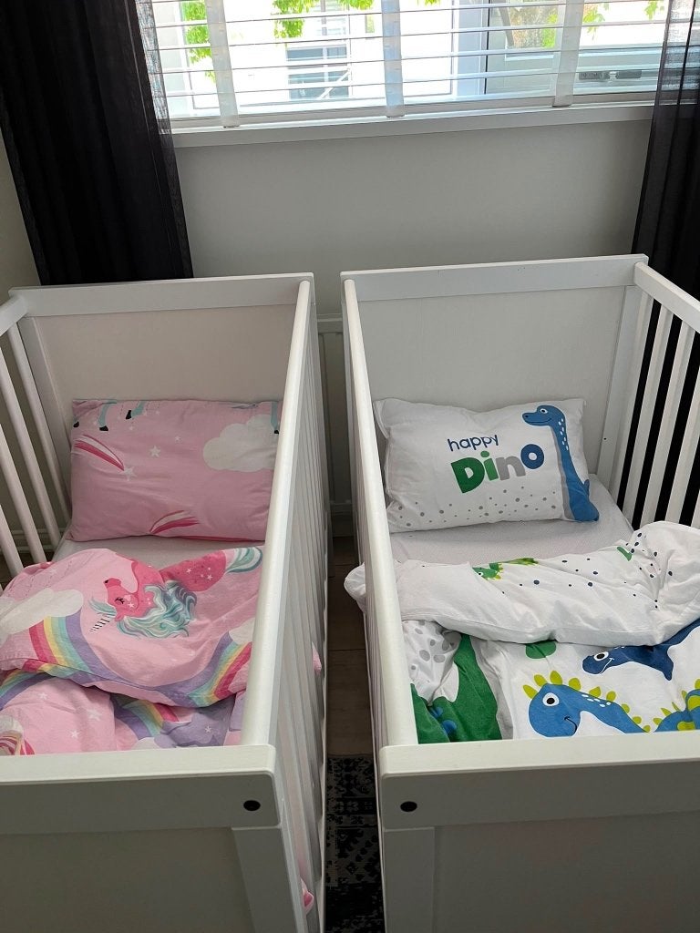 Als nieuw: babybed/ledikant met dekens, aerosleep, matras, Ophalen, Zo goed als nieuw, Ledikant