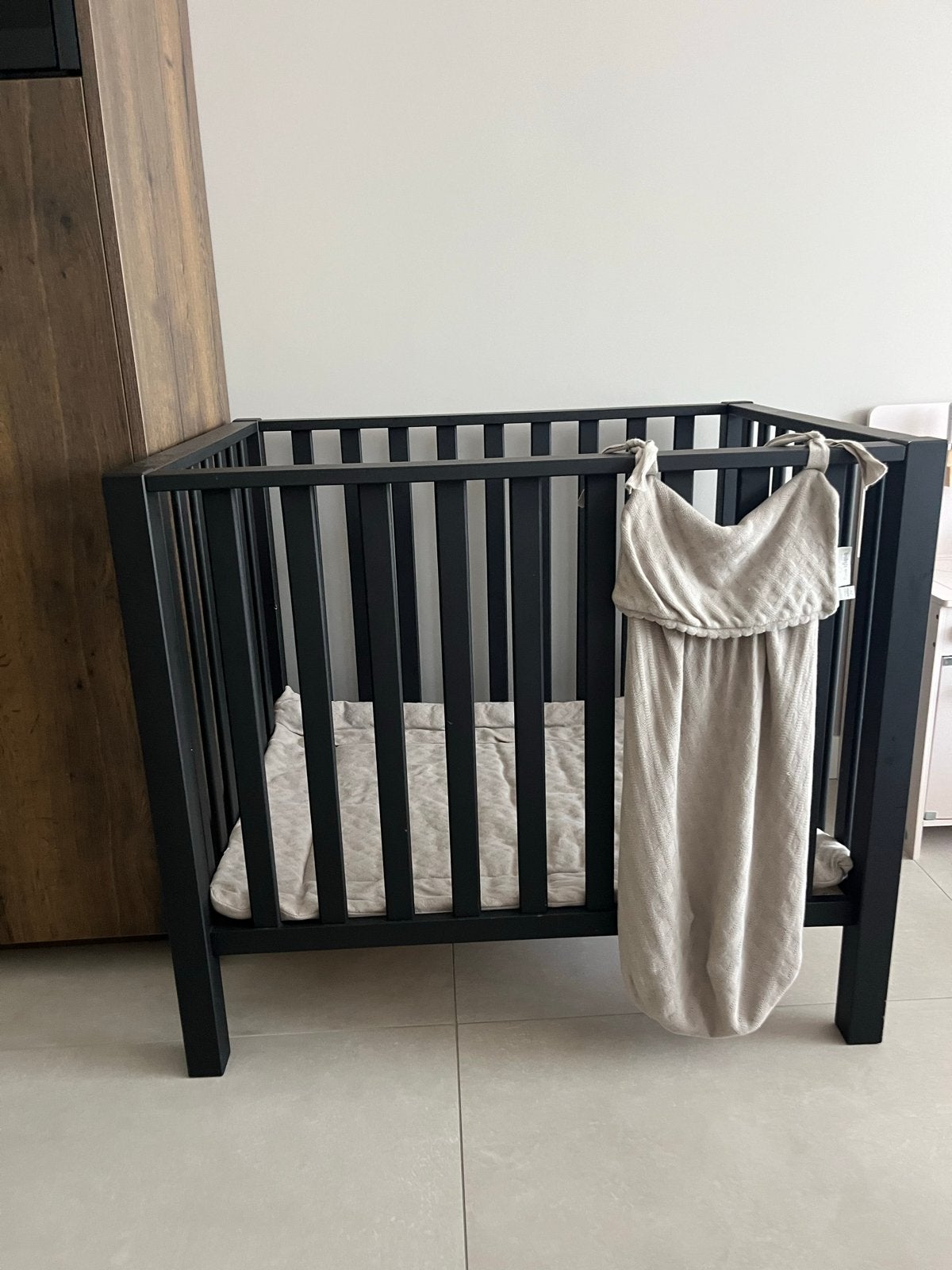 GRATIS! zwarte box met boxkleed en speelgoedzak, Kinderen en Baby's, Boxen, Ophalen, Gebruikt, Rechthoekig, In hoogte verstelbaar