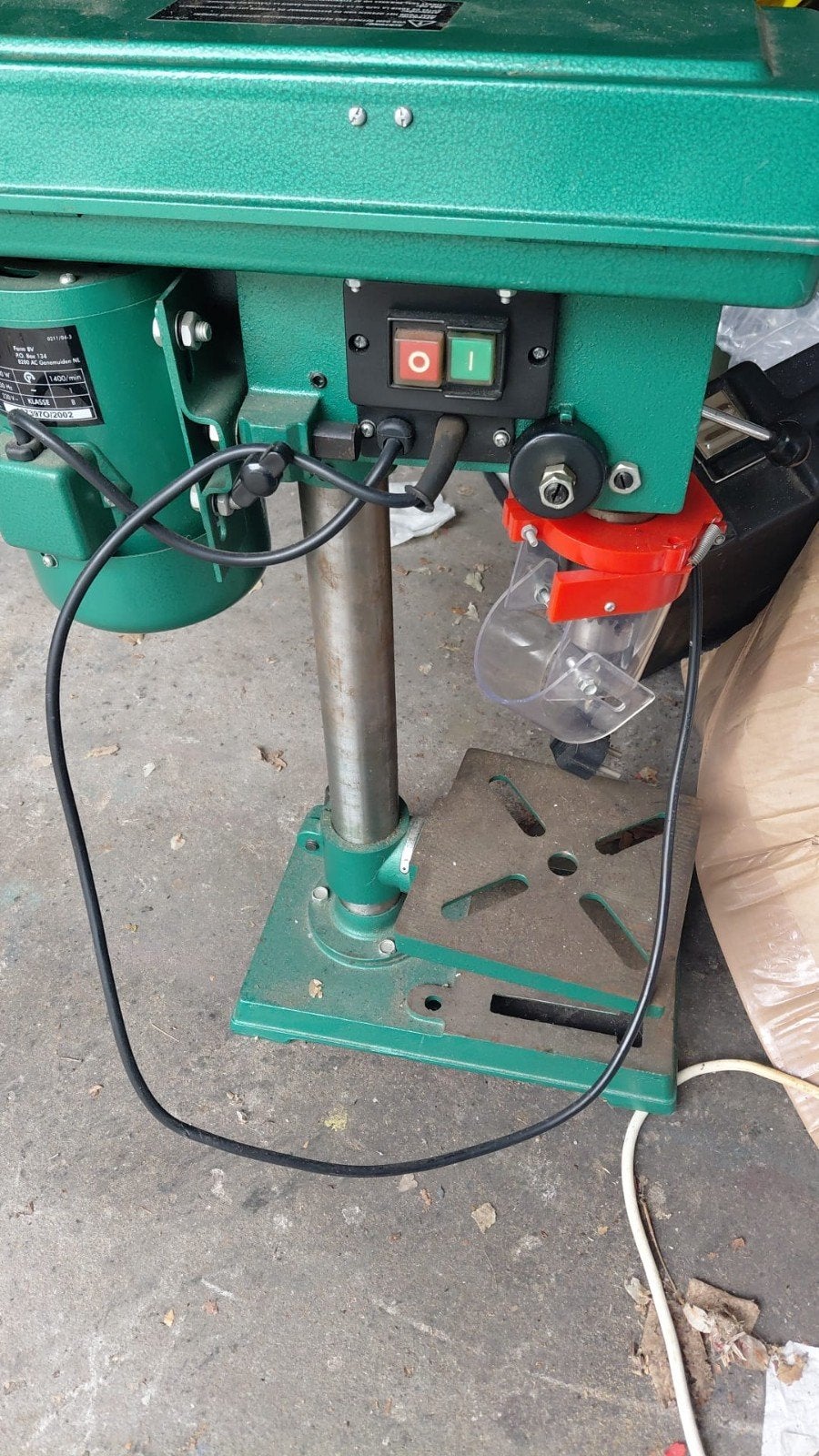 Kolomboormachine – Krachtige en nauwkeurige tafelboormachine, Ophalen, Gebruikt, 400 tot 600 watt, Kolomboormachine