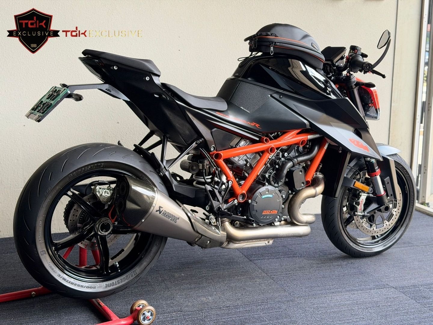 KTM 1290 SUPERDUKE R 3.0 TECH TRACK 2022 SUPER DUKE R 1390, 2 cilinders, Motorrijbewijs A, Bedrijf, 1301 cc