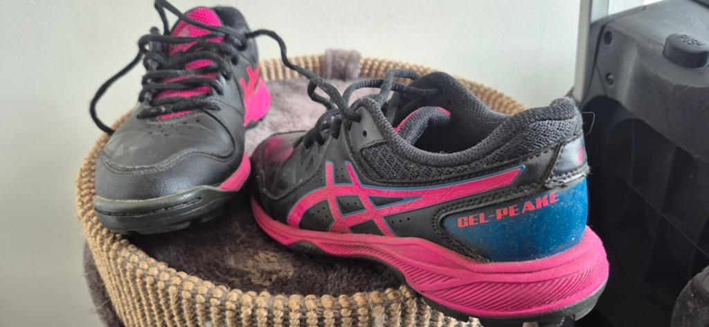 Asics hockeyschoenen maat 37 - Zwart/Roze, Sport en Fitness, Hockey, Ophalen of Verzenden, Zo goed als nieuw, Schoenen
