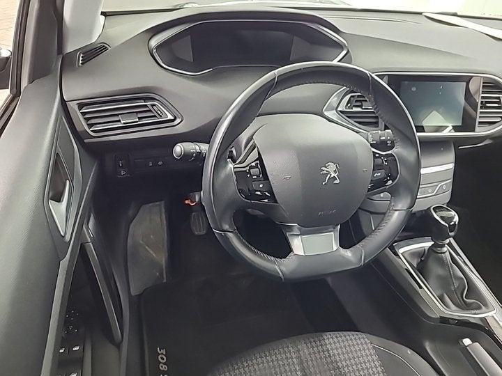 Foto 3 van Peugeot 308 SW 1.2 PureTech Blue Lease Active 1e-Eig. & Keur
