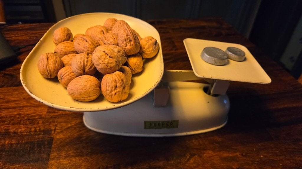 Mooie vintage Harper keukenweegschaal (fruit/notenschaal), Ophalen, Gebruikt, Rond, Overige materialen