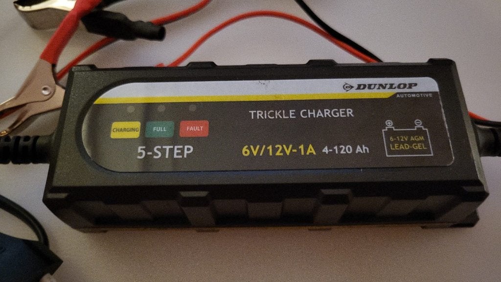 Acculader van Dunlop 6/12V, Ophalen