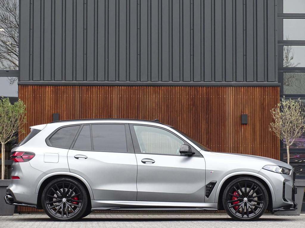 BMW X5 50e 490PK X-Drive M- Individual / Frozen Grey / Carbo, Gebruikt, 2395 kg, Leder, Bedrijf