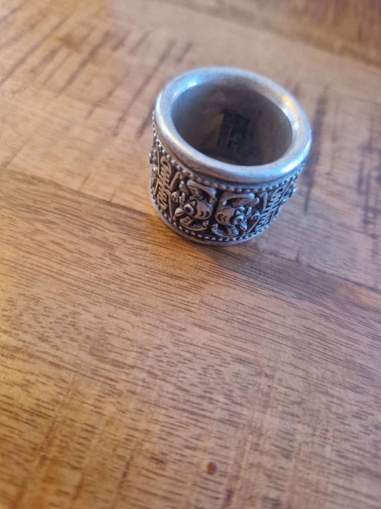925 zilveren ring. Met Chinese stempels. Maat 19.