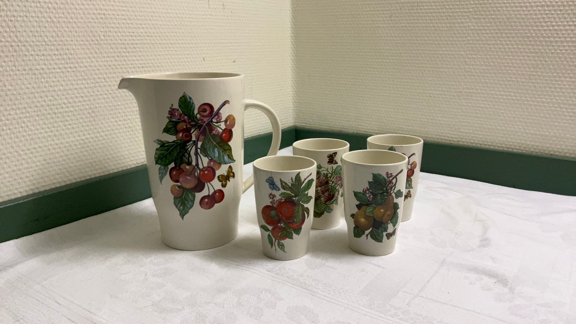 Villeroy en boch, kan met bekers, vintage, fruit decor, Antiek en Kunst, Ophalen of Verzenden