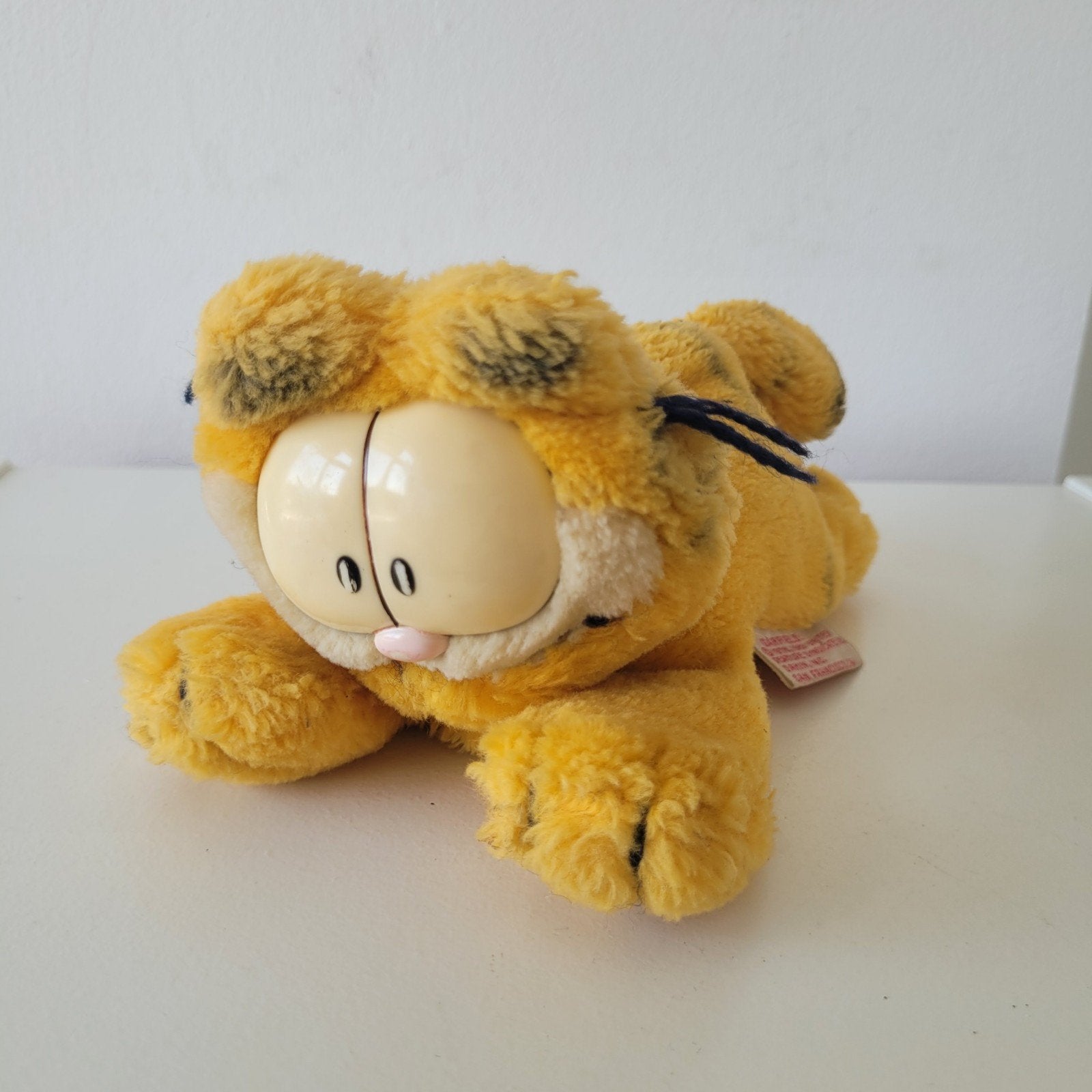 Garfield kat knuffel 1978 liggend vintage, Gebruikt, Ophalen of Verzenden, Met label, Geel