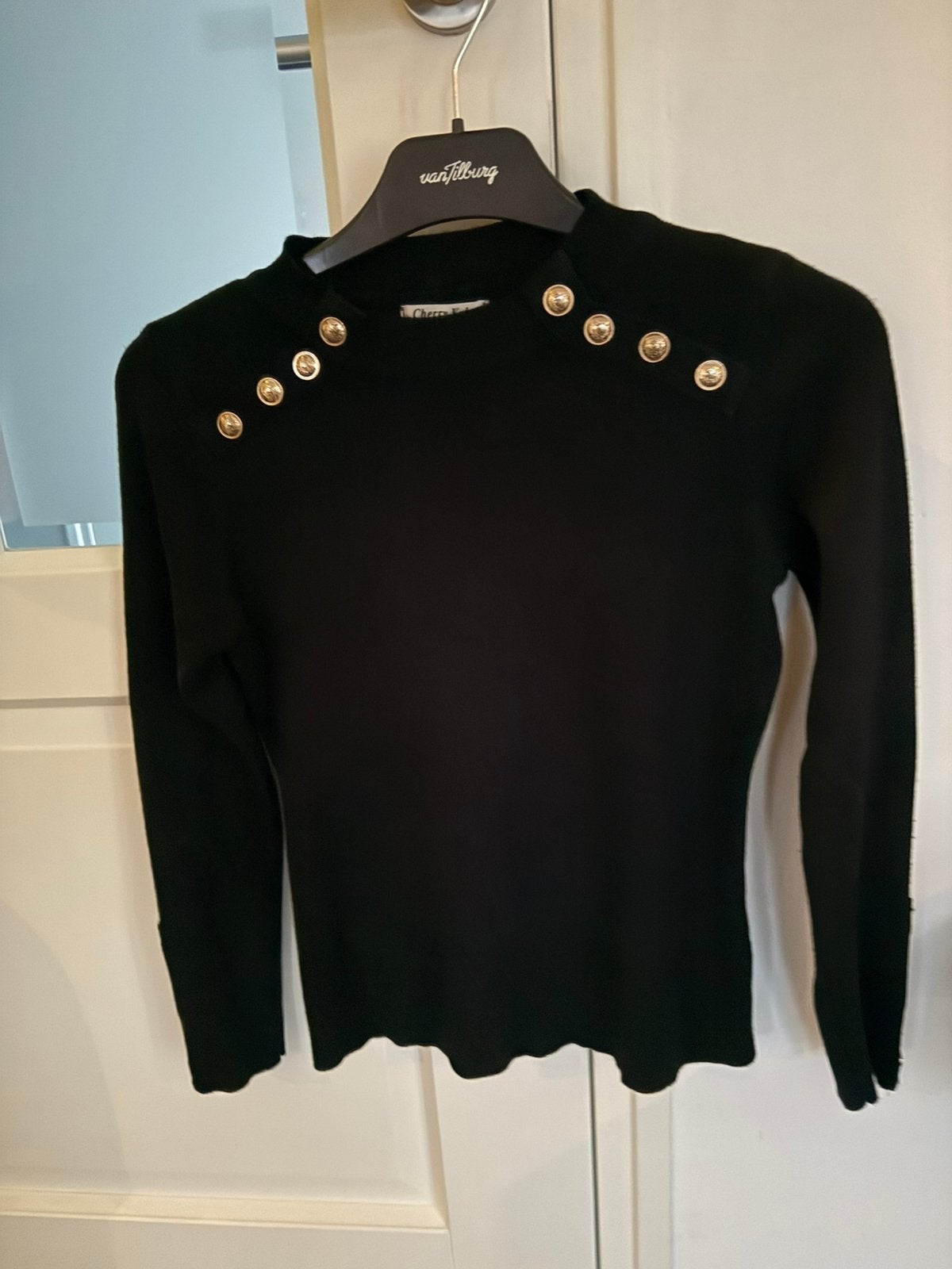 Cherry koko zwart longsleeve shirt trui S / M gouden knopen, Kleding | Dames, Ophalen of Verzenden, Gedragen, Maat 38/40 (M), Zwart