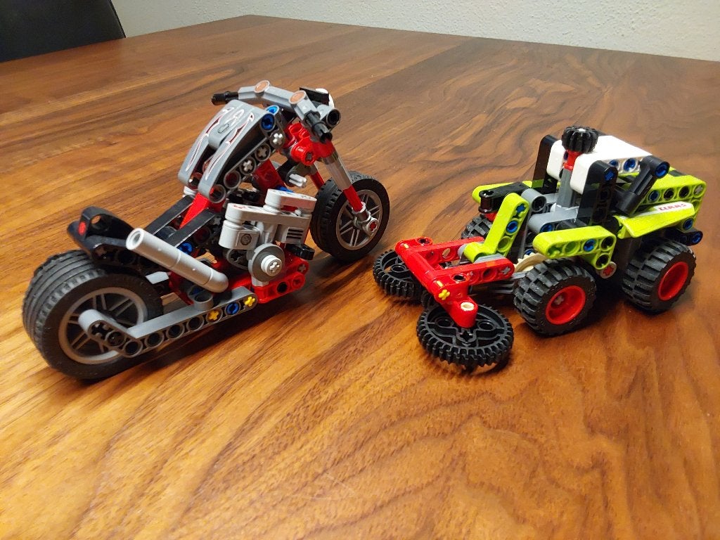 Lego Technic Motor 42132 en Claas Xerion Tractor 42102, Lego, Ophalen of Verzenden, Zo goed als nieuw, Technic