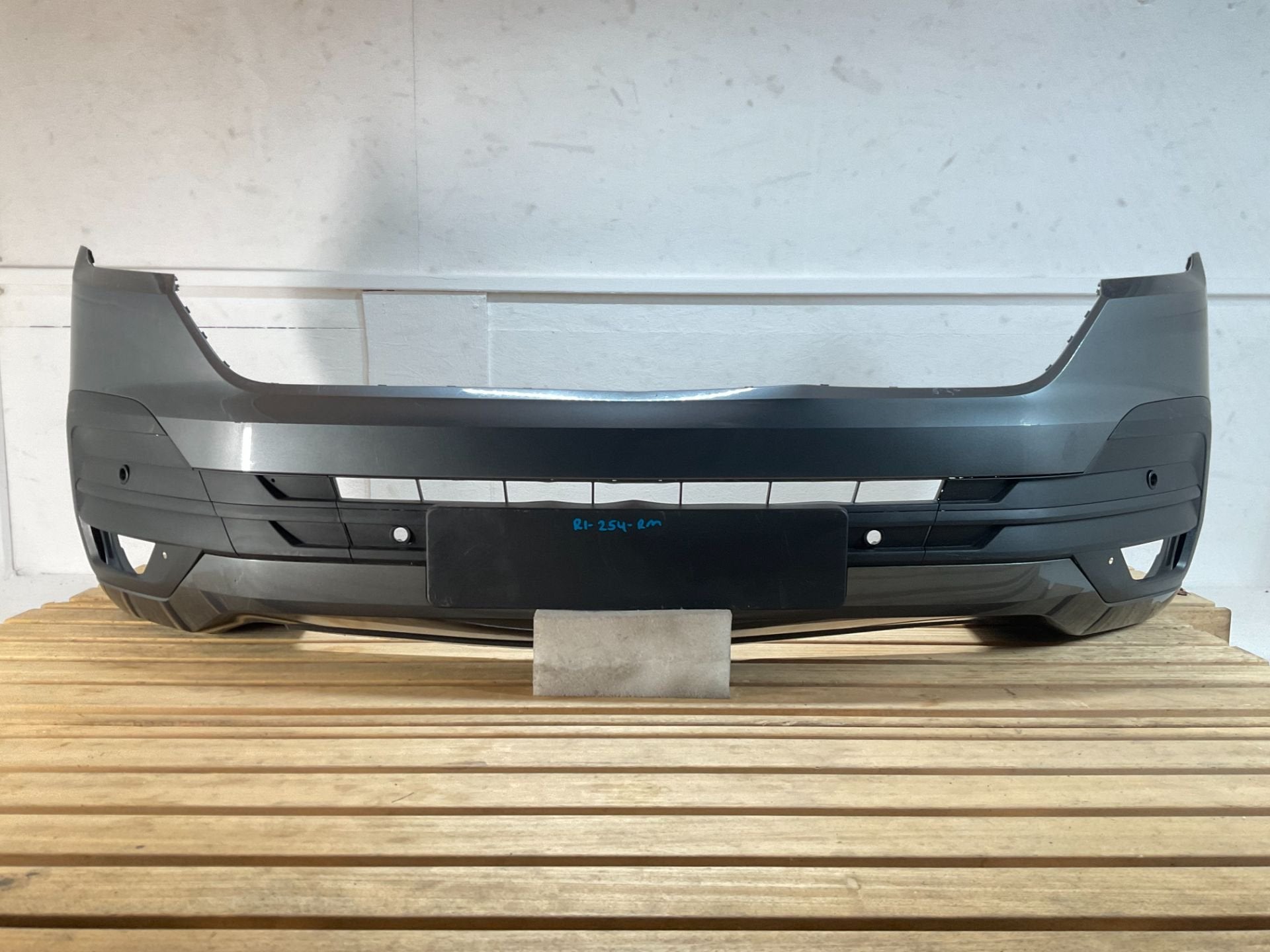 Bumper Volkswagen Transporter T6 7LA807221B Voorbumper R1-25, Gebruikt, Volkswagen AG, Bumper, Berliner Ring 2
38440  Wolfsburg, DE
