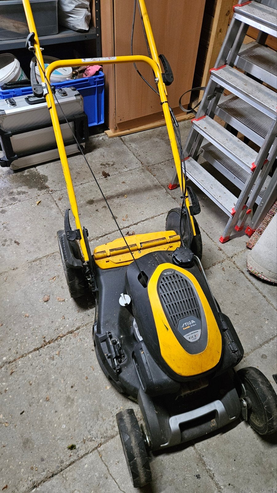 Stiga Combi Benzine Grasmaaier met aandrijffunctie, Ophalen, Cirkelmaaier, Gebruikt, Stiga