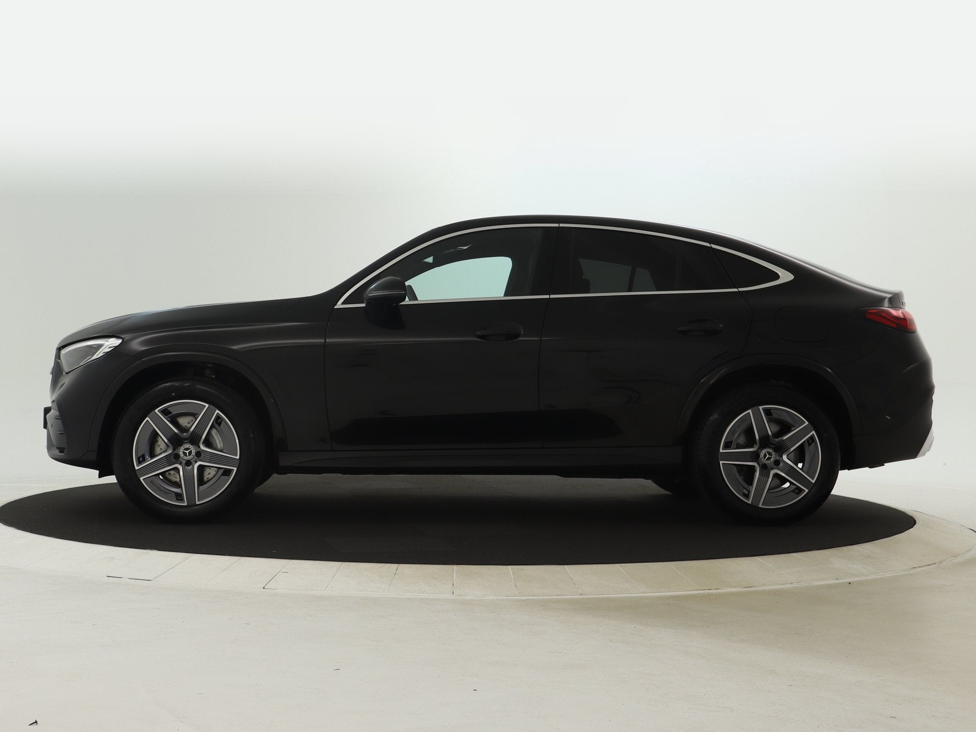 Mercedes-Benz GLC Coupé 300 e 4Matic AMG Plug-In Hybride |, Auto's, Mercedes-Benz, Automaat, 12 maanden, 2240 kg, Gebruikt