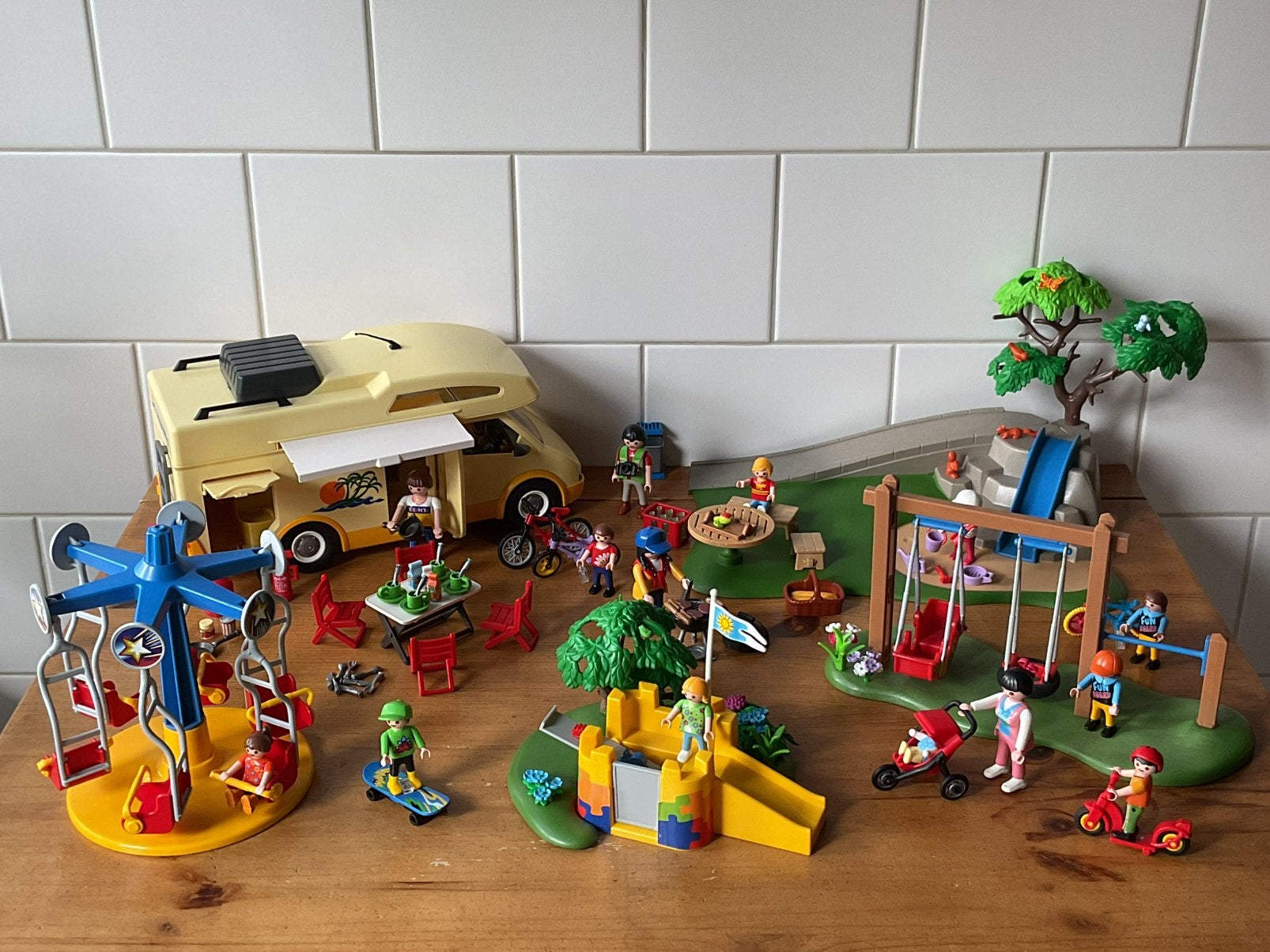 PLAYMOBIL UITGEBREIDE FAMILIE KAMPEERWAGEN  🛝 SUPER LEUK !!
