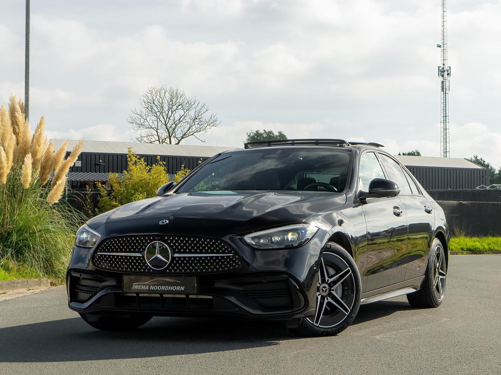 Mercedes C-klasse 400 e 4MATIC AMG Panoramadak|360°Camera|B, Auto's, Automaat, Verwarmde buitenspiegels, Gebruikt, Zwart