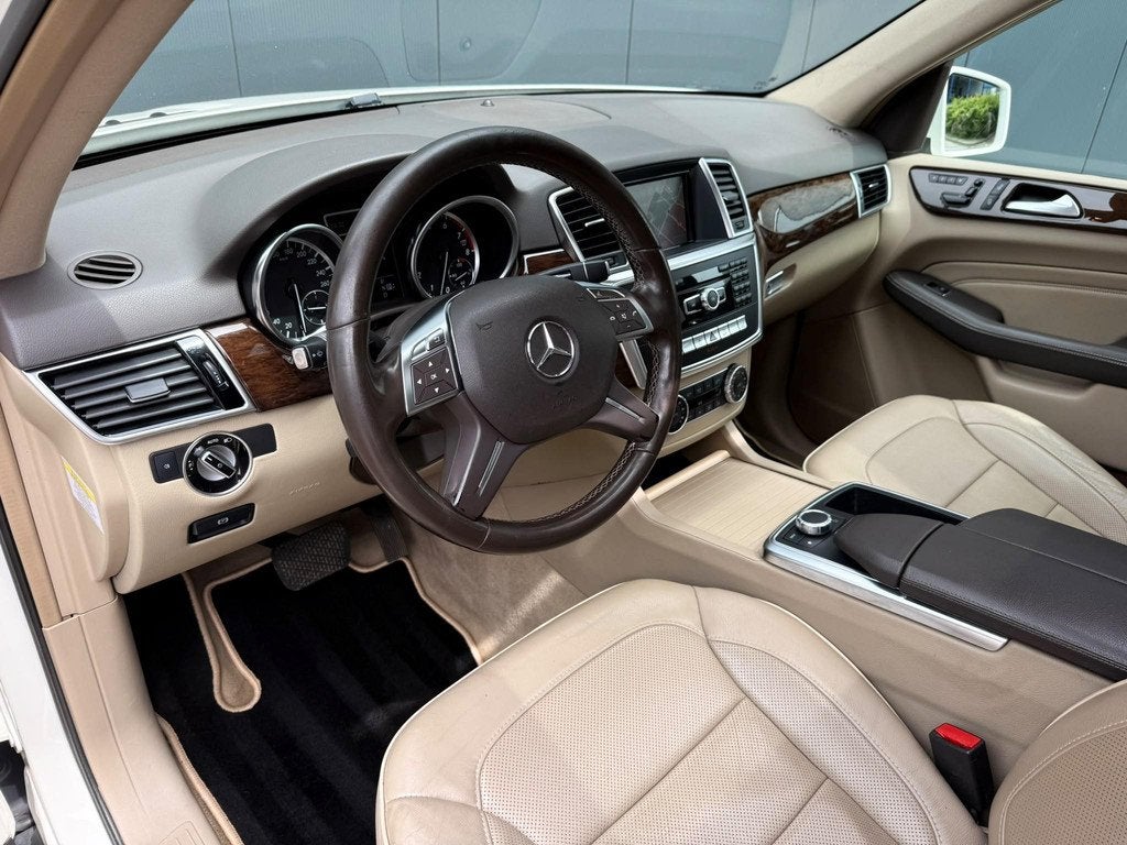 Mercedes-Benz M-klasse 350 pano / camera / leder / memory, Auto's, Mercedes-Benz, Automaat, Stof, Gebruikt, 138 €/maand