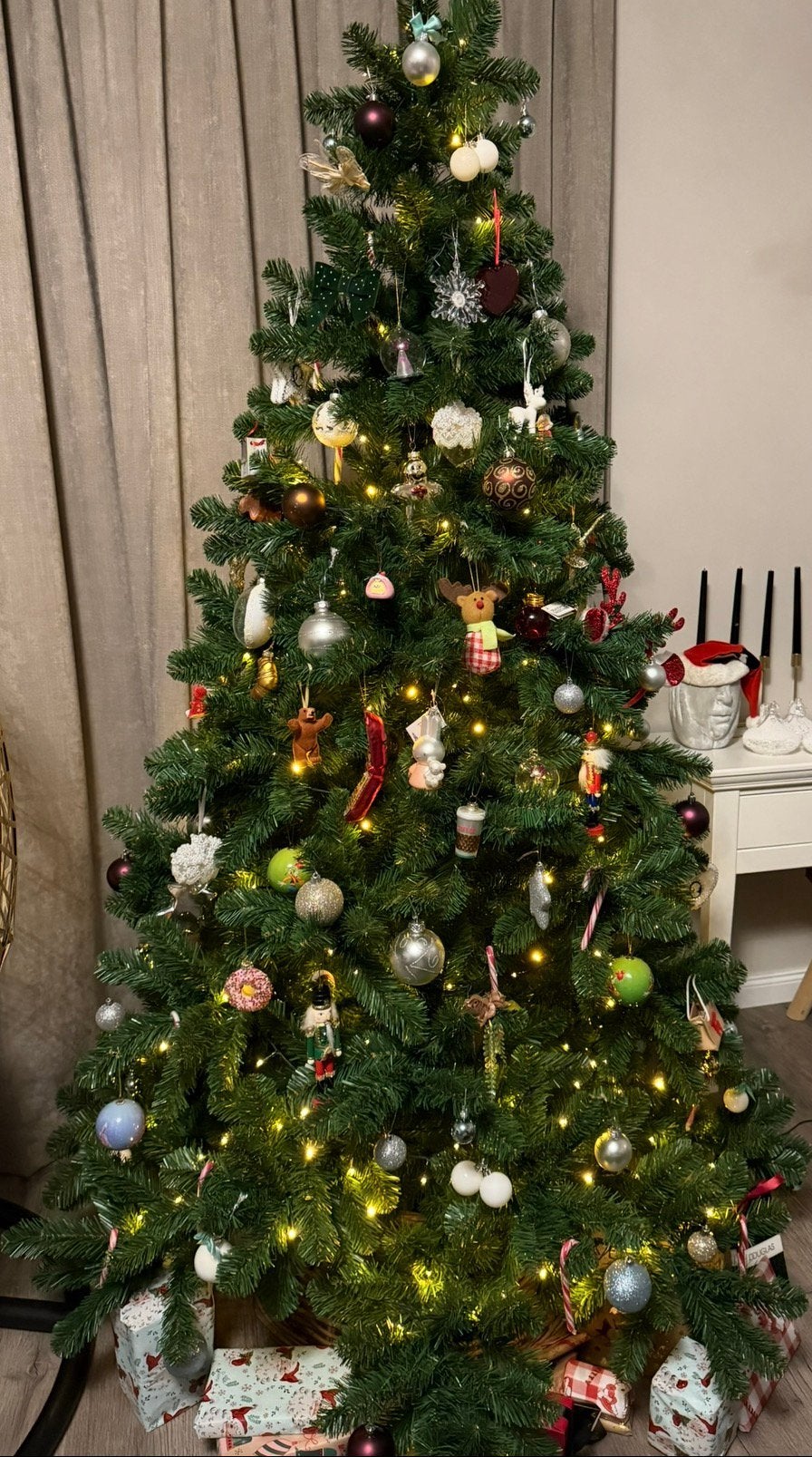 Kerstboom zonder kerst ornamenten, Ophalen, Zo goed als nieuw