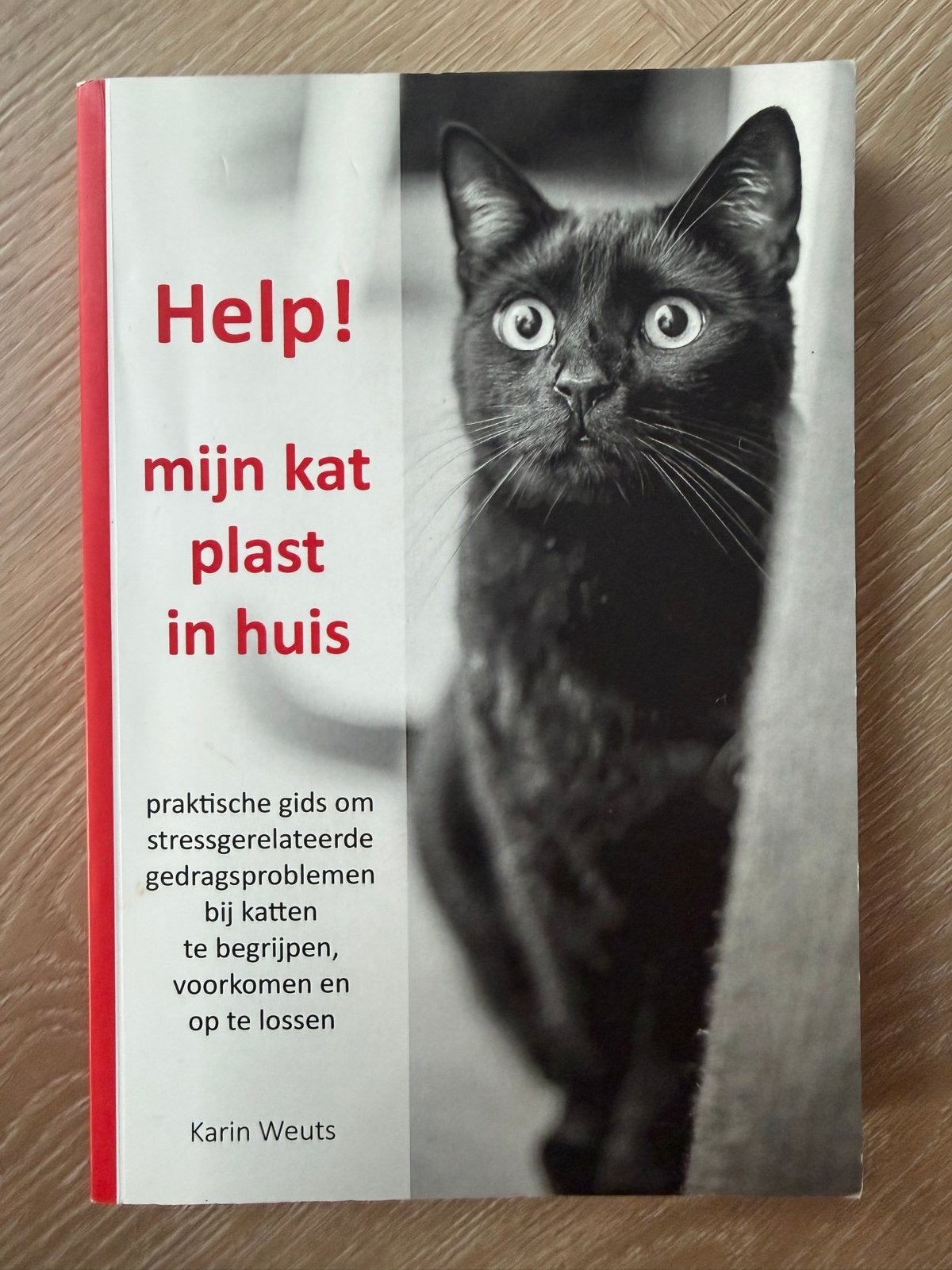 Help! mijn kat plast in huis - Karin Weuts, Boeken, Dieren en Huisdieren, Ophalen of Verzenden, Gelezen, Katten
