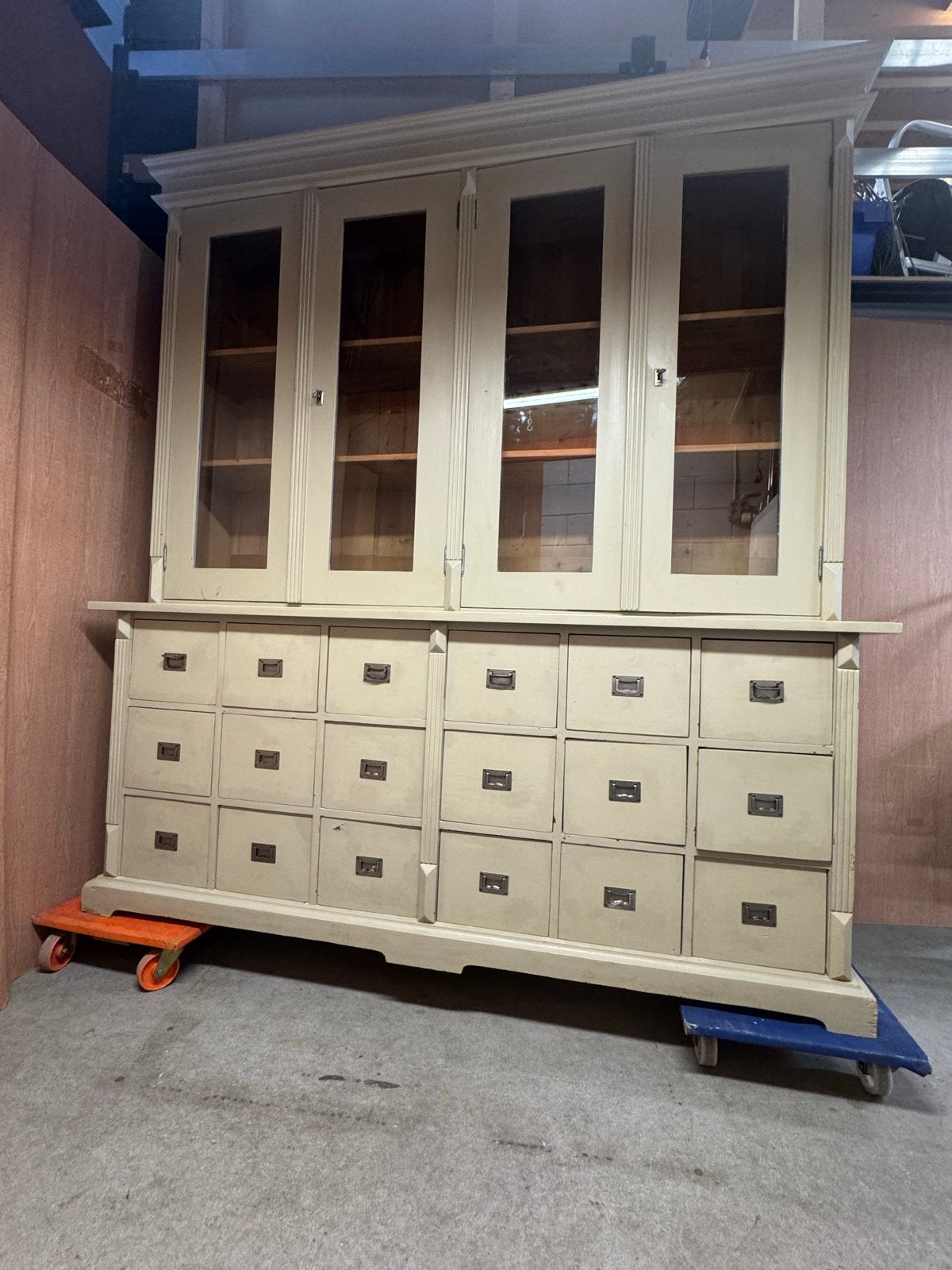 apothekers/ buffet kast  met glazen deuren en lades, Ophalen