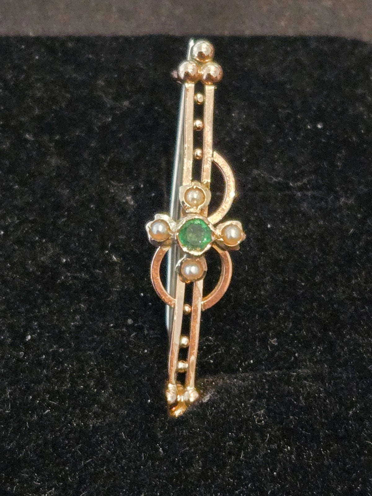Antieke gouden broche met groen steen (smaragd ?) en parels, Met edelsteen, 4 tot 7 cm, Gebruikt, Ophalen of Verzenden