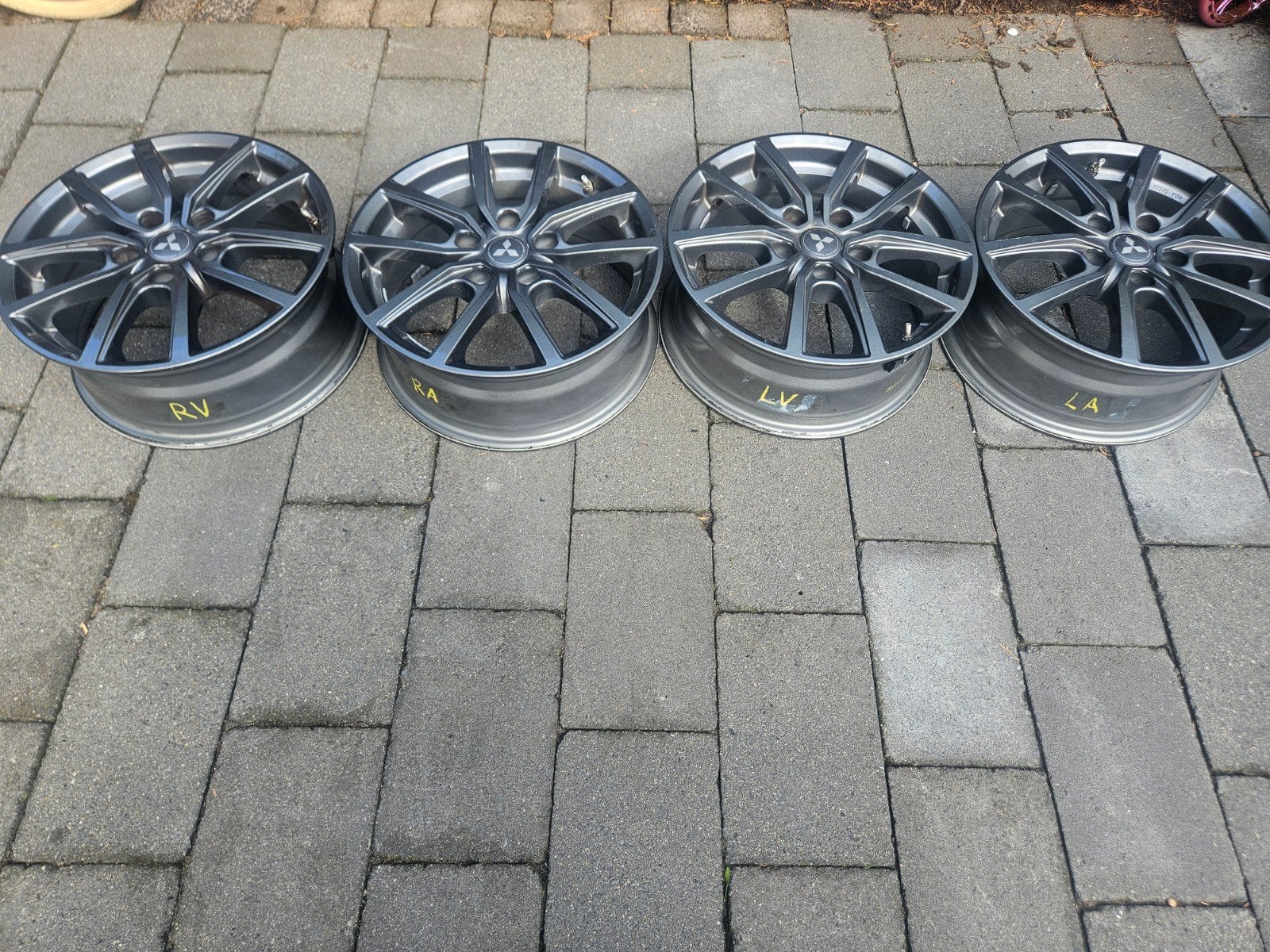Te koop: 4 nette originele Mitsubishi lichtmetale velgen, Ophalen, Gebruikt
