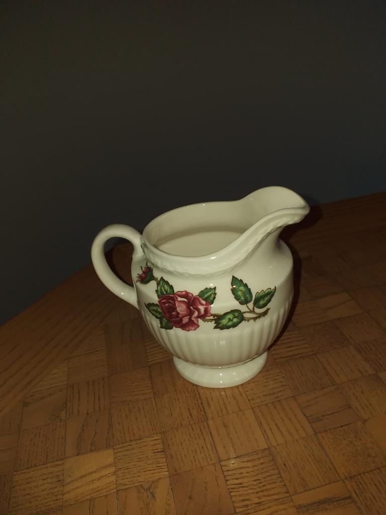 melkkannetje wedgwood moss rose, Overige typen, Ophalen of Verzenden, Zo goed als nieuw, Overige stijlen