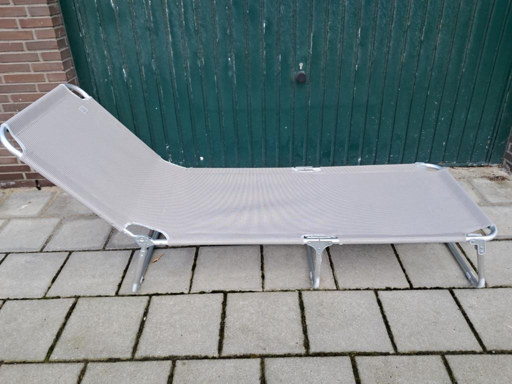 Eurotrail Opklapbaar ligbed grijs met metalen frame, Ophalen