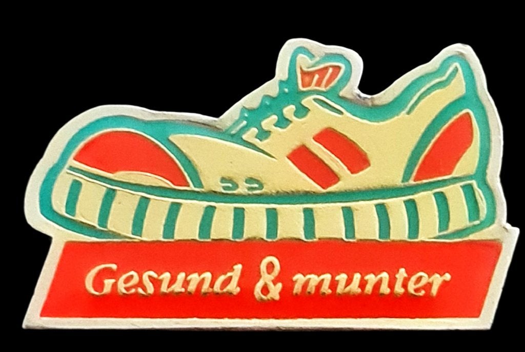 Gesund & munter turnschoen pin, Verzenden, Nieuw, Merk, Speldje of Pin